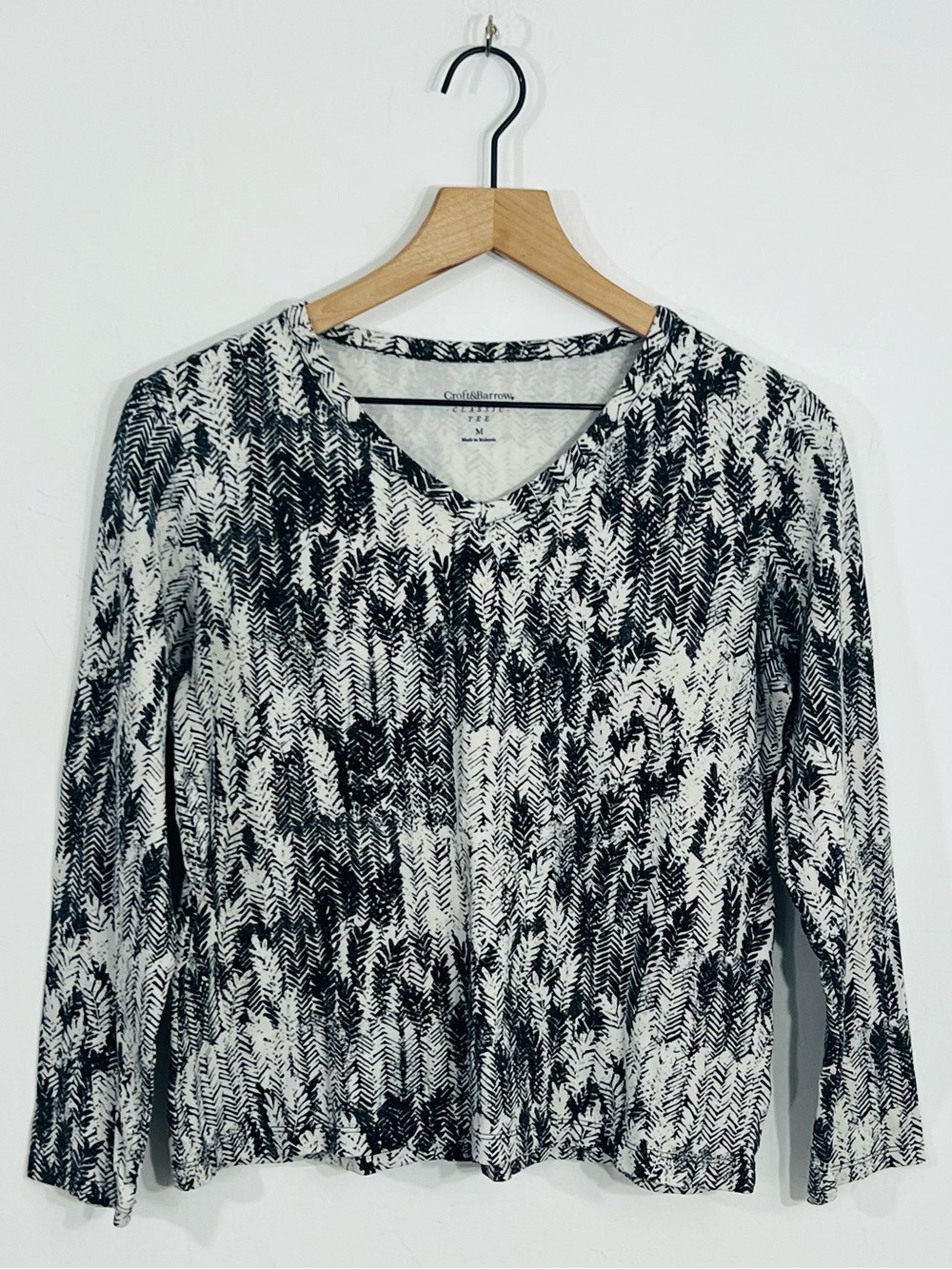 Croft & Barrow V Neck 3/4 Sleeve Black White Leaf Print Size Medium Cotton